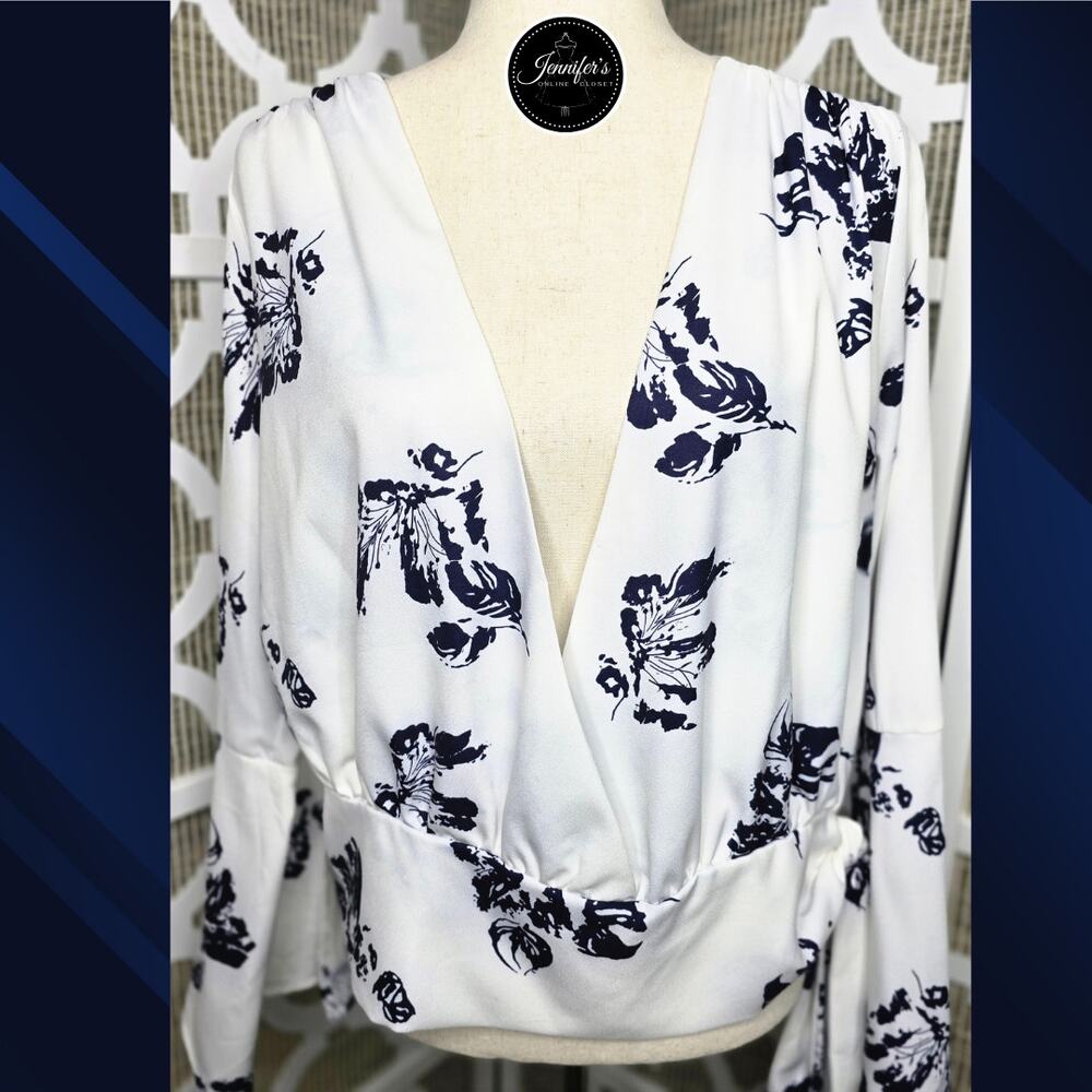 Zoe & Sam Blue and White Floral Bell Sleeves Long Tie V-Neck Blouse Size L - Picture 4 of 11